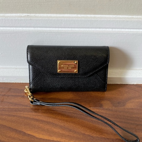 Michael Kors Handbags - Michael Kors Wristlet